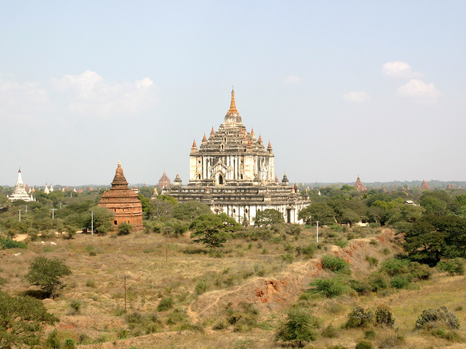 Landmark Thatbyinnyu Temple